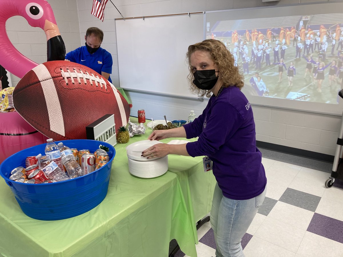 There’s nothing better than a “tailgate” lunch at PVES.  Ss &amp; Ts had fun celebrating their favorite teams.  ⁦<a href="/JMUFootball/">JMU Football</a>,⁩ ⁦<a href="/UVAFootball/">Virginia Football</a>⁩, <a href="/vtfootball/">VT Football</a>