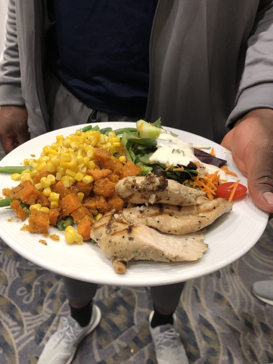I am calling it. This is an awesome performance plate. ⁦<a href="/EthanOnianwa/">Ethan Onianwa</a>⁩ knows how to fuel. High quality carbs, lean protein and polyphenols for you science types. Love ⁦<a href="/RiceFootball/">Rice Football</a>⁩ !!!