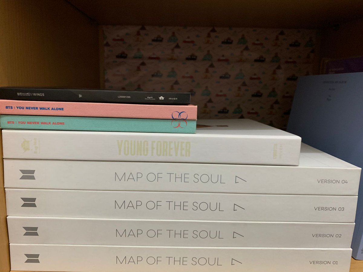 xxknowhawyy's tweet photo. Hallo boleh mintol minta rtnya ?? 
Aku mau rest kpop dan mau jual merch kpopku 
Offer aja buat harganya asal wajar yah😊 , freong oren 
Sebelumnya makasih bnyk udah bantu https://t.co/RtZdh0zw4C