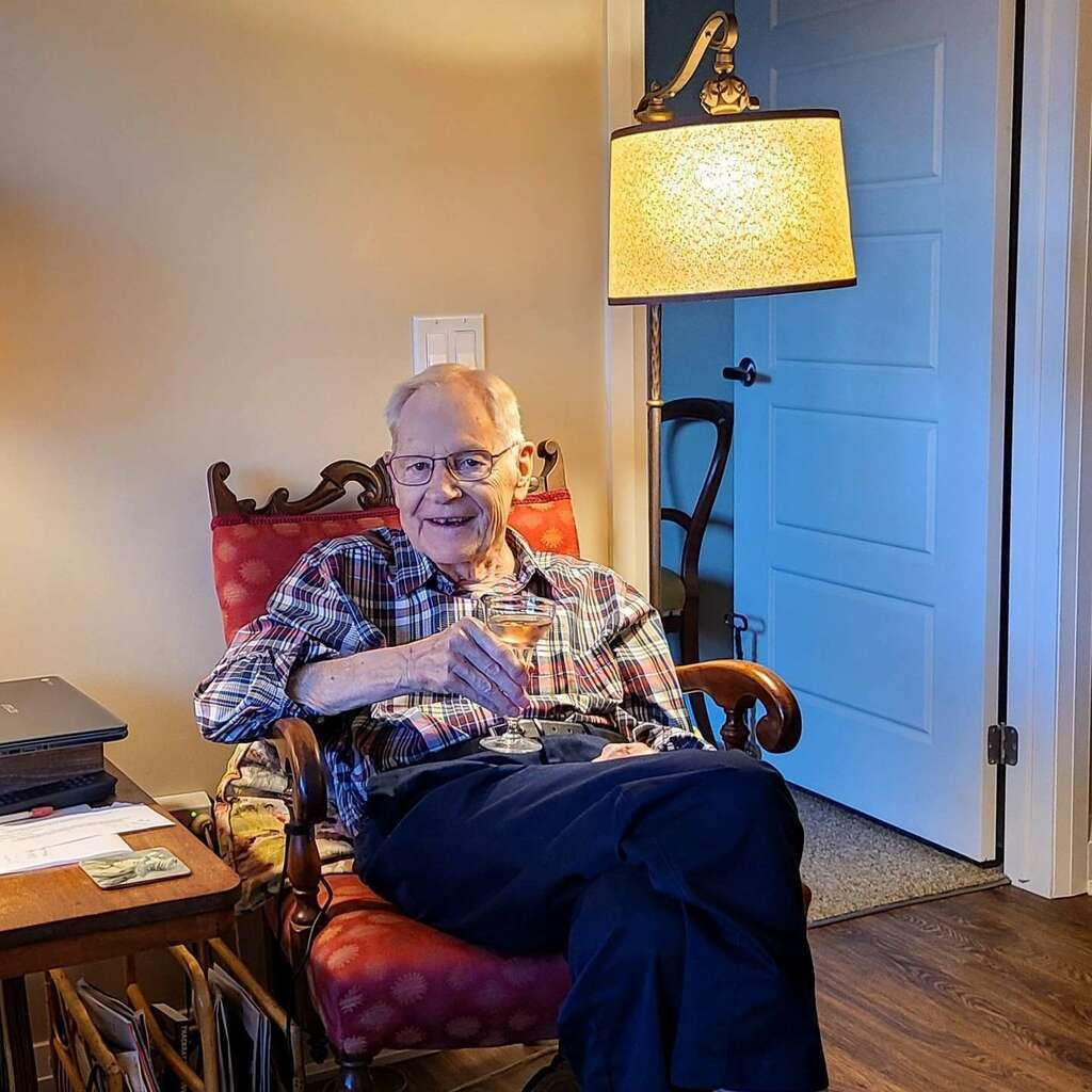 mwiz's tweet image. Happy 86th birthday Dad! 🥂🎉🎊