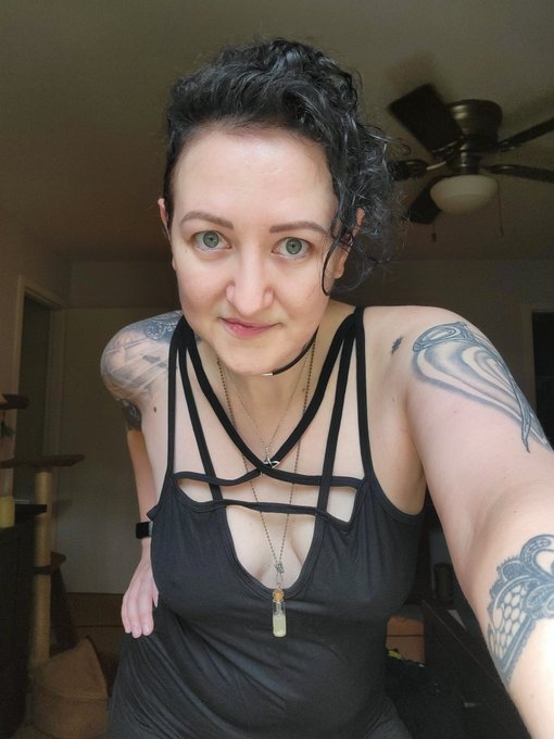 I will be signing on shortly! Xoxo 😘 https://t.co/HXmPyK0u0B 🖤 https://t.co/ED6nQz55x6<a href="/tag/bluemonday"class="tags"><span>#bluemonday</span></a><a href="/tag/smcontest"class="tags"><span>#smcontest</span></a>