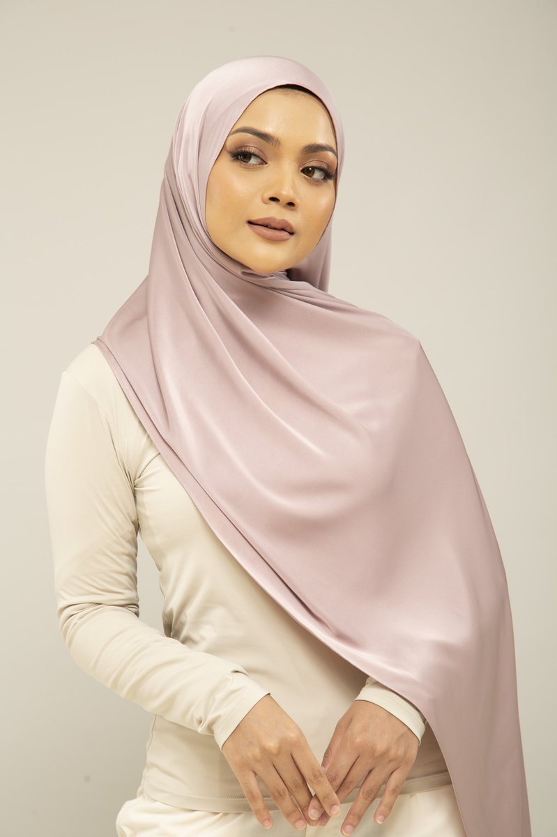 SwanniesCo's tweet photo. @uh4ny Hi dear💕 if nak purchase Royale Satin Shawl boleh click link https://t.co/XyENzarD7O Colour dah tak banyak yang tinggal🥺 https://t.co/4l4keZ5ZeD