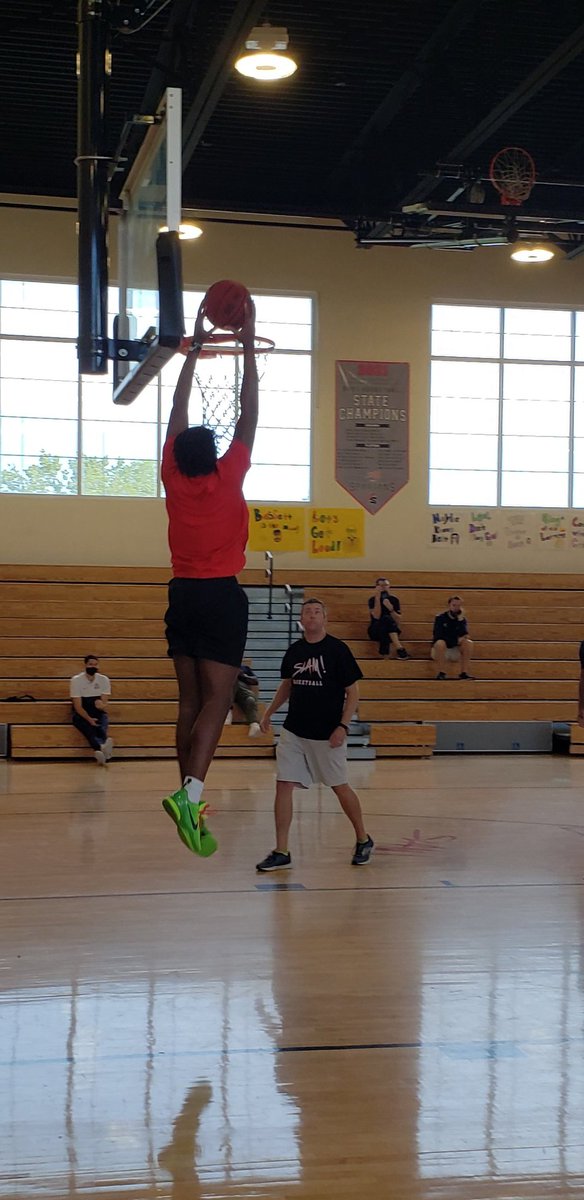 CoachBReeves's tweet photo. Always fantastic to have college coaches in the gym watching our SLAM Tampa guys workout and play. 4 D1 programs today...many more to come!  @SLAMTampaHoops @CoachRon_ @idell_lll @lincolnPenn10 @RamoneSeals https://t.co/wdXzet0ruc
