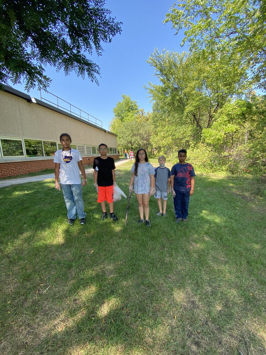 MsYesnes's tweet photo. For Outdoor Ed this week, we took to the Alice Smith campus to clean up! Our kiddos had a blast!! I absolutely love seeing our kids outside and enjoying the fresh air!! #ASmultiagefamily #outdoored #community #respectmotherearth https://t.co/eH66YfZ1MB