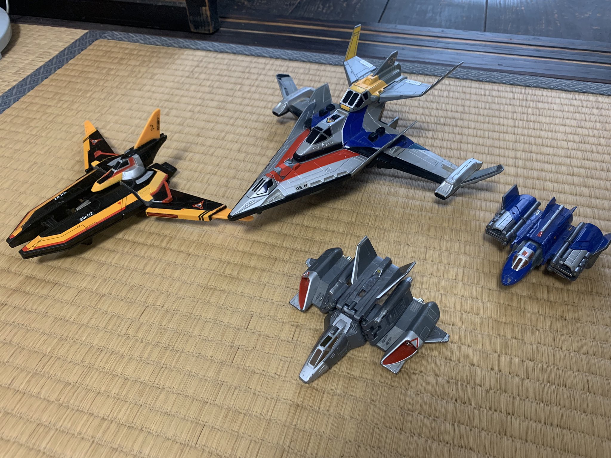 きのせい 思い立って 実家で発掘したもの 左から ガッツウイング2号 ウルトラマンティガ ガッツイーグルa B G 3 機合体状態 ウルトラマンダイナ シグファイターex シグファイターss ウルトラマンガイア この頃のメカ全部好き ガッツ