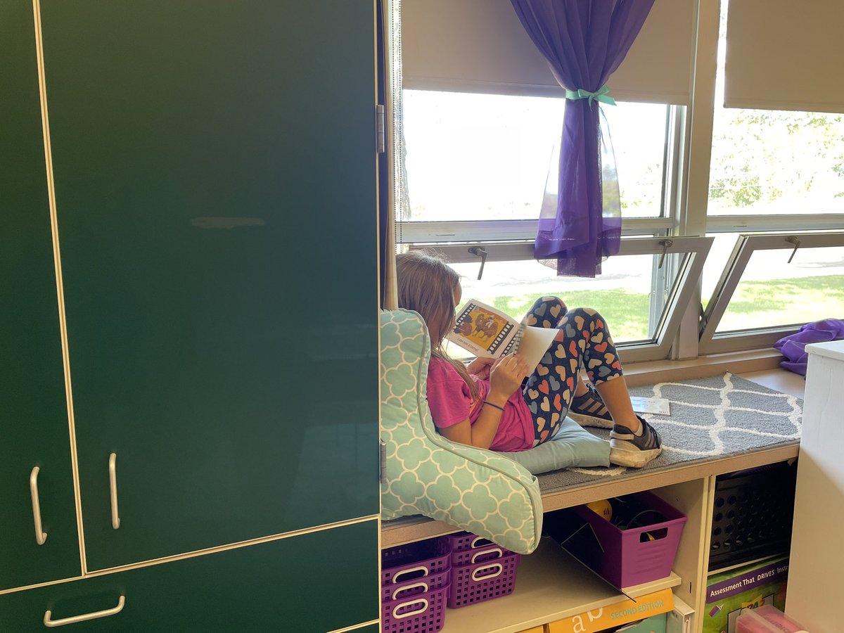 Today we learned what independent reading looks like, sounds like and feels like. We had so much fun practicing our independent reading  stamina 📖! #GoGaymanMustangs