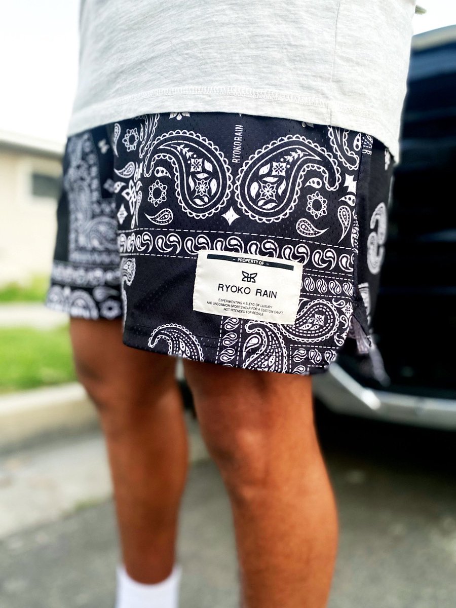 CoachMo_Gainz14's tweet photo. “I’m not a businessman, I’m a business, man!”― Jay-Z 
I honestly never knew the difference until my VALUE matched my HUSSLE (RIP) and my hustle matched my PURPOSE! #IAFE #GainzWay #ProtectTheBrand #YouAreTheBrand #RedefineTheGrind #RyokoRain #Stance #Vans #LongBeach #562 https://t.co/7emwVpyN3T
