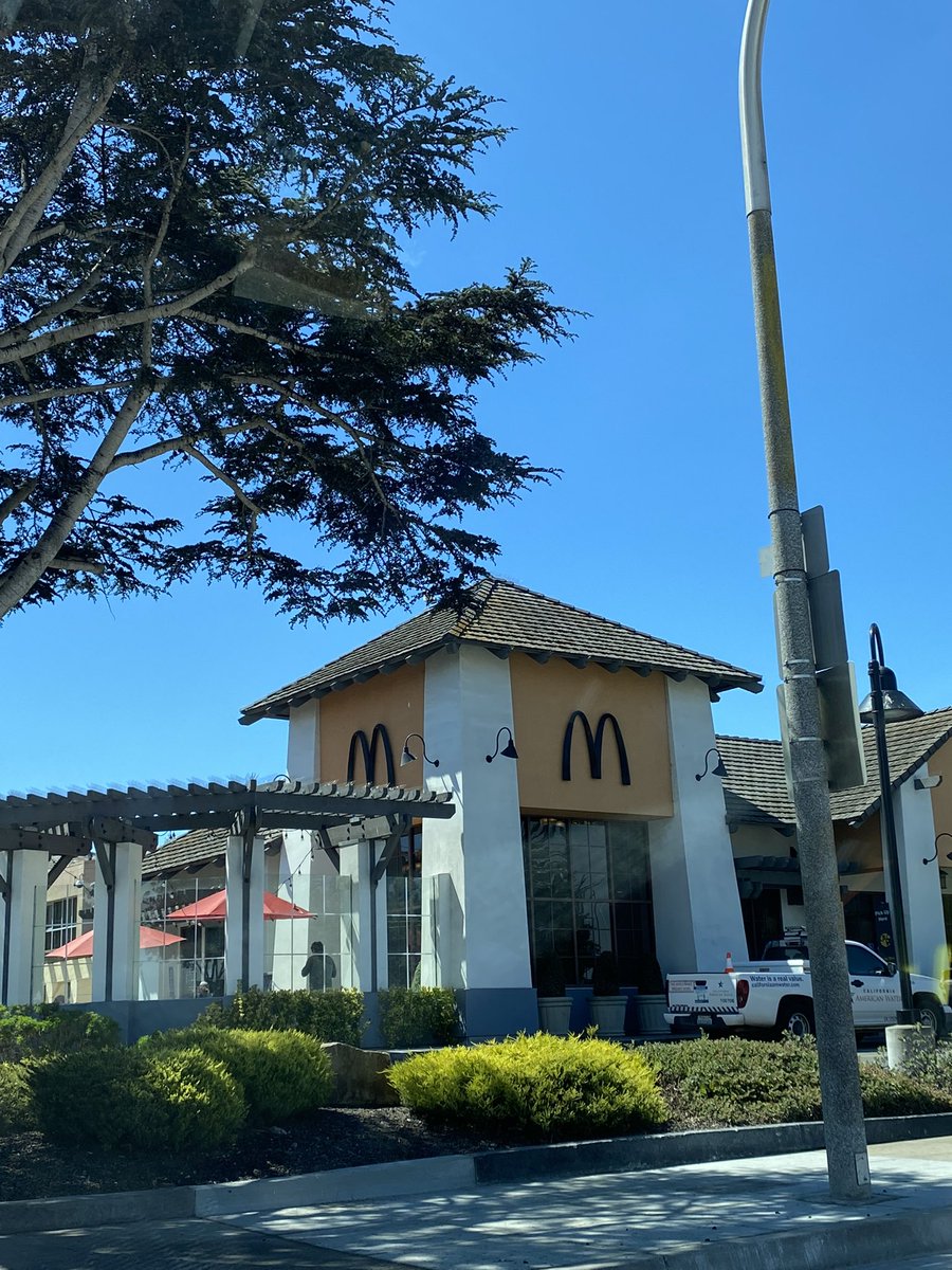 carmenl1ta's tweet photo. McDónald’s 🎩🤌🏽 https://t.co/XAxy9ve40o