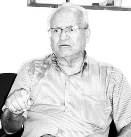 Expreso mi pesar ante la sensible partida física del luchador y Comandante Revolucionario, Carlos Betancourt. Ejemplo de militancia, lealtad y profundo amor en defensa del Socialismo. Mis condolencias a sus familiares, amigos y allegados. ¡Honor y Gloria Eterna Cmdte. Jerónimo!