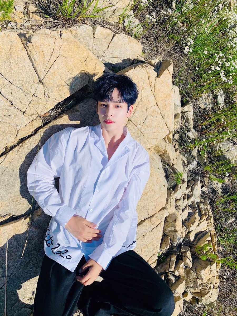 CRAVITYTW's tweet photo. ㅤ  ˒     🔥     ꜜ     get     (    𝐜𝐥𝐨𝐬𝐞𝐫.    )     !     𝟢𝟫.𝟣𝟢     ⫹⫺     𝗖𝗥𝗔𝗩𝗜𝗧𝗬     [     𝕦𝕡     —     date     ：   #ICC𝘄𝗣𝗥𝗘𝗧𝗧𝗬𝗩𝗘𝗟𝗩𝗘𝗧

Ethan presume sus looks después de haber disfrutado de su helado en este evento ¡Muchas gracias, lindas! https://t.co/oMe57Ziw80