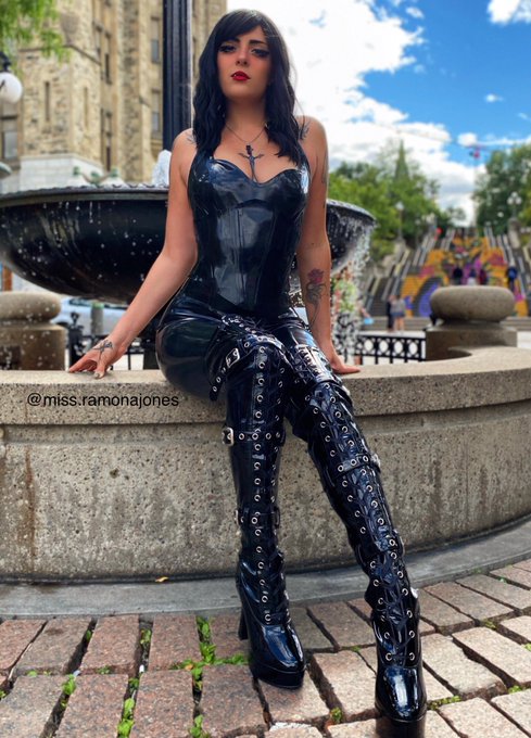 Would you get on your knees in the middle of a public place and kiss my boots? https://t.co/DB5qnqL4<a href="/tag/mvsales"class="tags"><span>#mvsales</span></a>