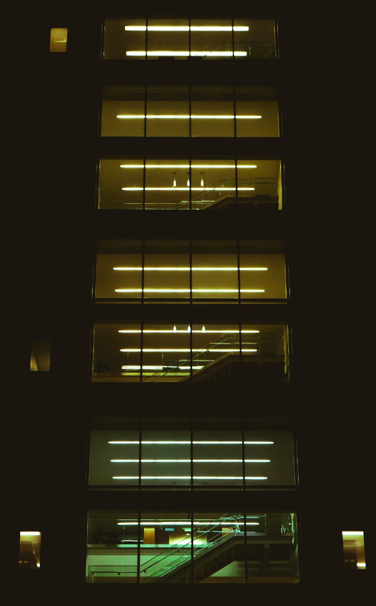 kway_side's tweet photo. walking downtown at 2 am = peace https://t.co/4h999pDNuQ