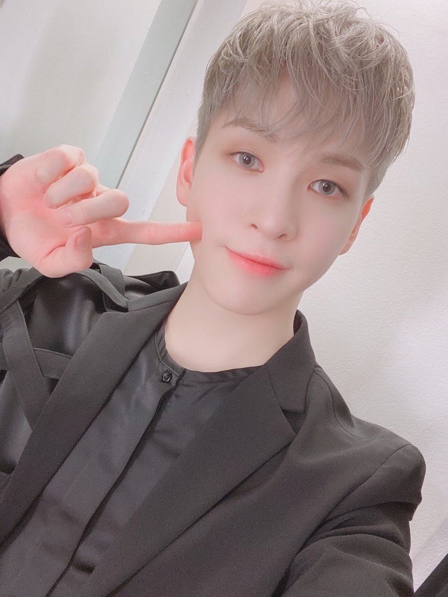 CRAVITYTW's tweet photo. ㅤ  ˒     🔥     ꜜ     get     (    𝐜𝐥𝐨𝐬𝐞𝐫.    )     !     𝟢𝟫.𝟣𝟢     ⫹⫺     𝗖𝗥𝗔𝗩𝗜𝗧𝗬     [     𝕦𝕡     —     date     ：   #𝐊ill𝕋𝕙𝕚𝕤𝐏ink

El guapo de la casa llega corriendo para no perderse nada del debut más esperado. Les deseamos lo mejor, lindas. https://t.co/YPw8nBf3DT