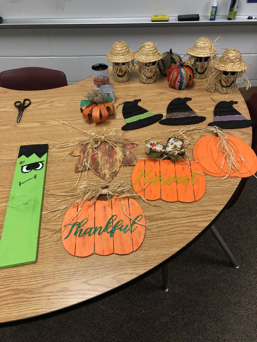 We are #creators in our room. Our first craft sale is going to be a success. <a href="/DeveMonticone/">Deve Monticone</a> <a href="/amln21/">Anna Lindsey</a> <a href="/HumbleISD_TMS/">Timberwood Middle</a>