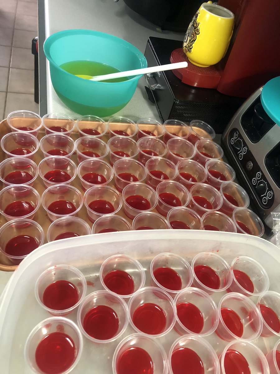 KristinKHinds's tweet image. #TailgatePrep 😎 #ThisIsNotEnough 😳