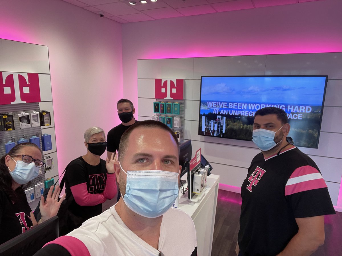 EddiePryor7's tweet image. Beautiful Friday afternoon in Clearwater, FL talking Sprint Forward with @golfmom_suzanna and @Samir_fl! Super proud of this team and all of their accomplishments!  #Top100InAction