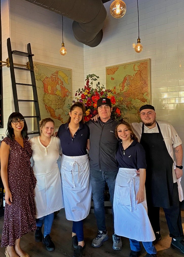 KimFCoates's tweet photo. G’Bye Hudson Valley..look at all these beauties wit me n Salvatore..all vaccinated all smart all living life at my fav Fishkill restaurant..AMAZING GRUB !!  AMA 1083 Route 9..same number as GOAT Gordie Howe … 
What a time…2 week break then DC to finish White House Plumbers KCxo https://t.co/WkaEsrssbt