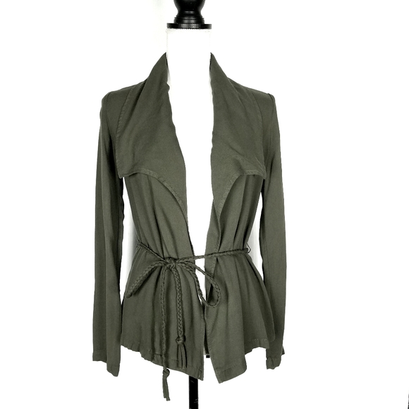 thechicbirdie's tweet photo. So good I had to share! Check out all the items I'm loving on @Poshmarkapp from @jennysmirror #poshmark #fashion #style #shopmycloset #luckybrand #robertarollerrabbit #romeojulietcouture: https://t.co/LVZQAE3emH https://t.co/jUqCEzXJFe