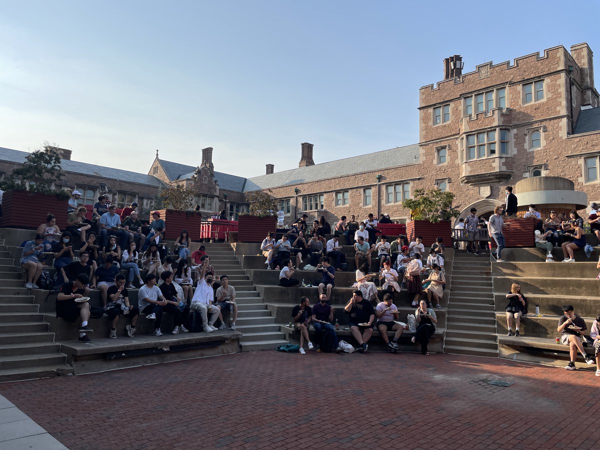 The crowd is starting to roll into the GPC/GSS Welcome Back BBQ. We’ll be here in Bowles Plaza until 8 PM