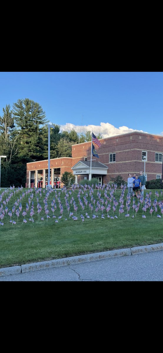 CLewandowski_'s tweet photo. Proud of my kids who put out 343 American Flags tonight to honor the Firefighters who died on Sept. 11, 2001. #Neverforget https://t.co/T8YV86YSqz