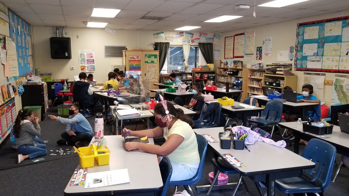 Sabgrimes's tweet photo. We are doing #smallgroupwork #workshop learning to work independently and help all our class #achieve #goals & #learn @jacksonpusd @PasadenaUnified @bmcdonald6 #4thGrade #SupportPublicSchools #pusdproud https://t.co/IezVMgW2Cy