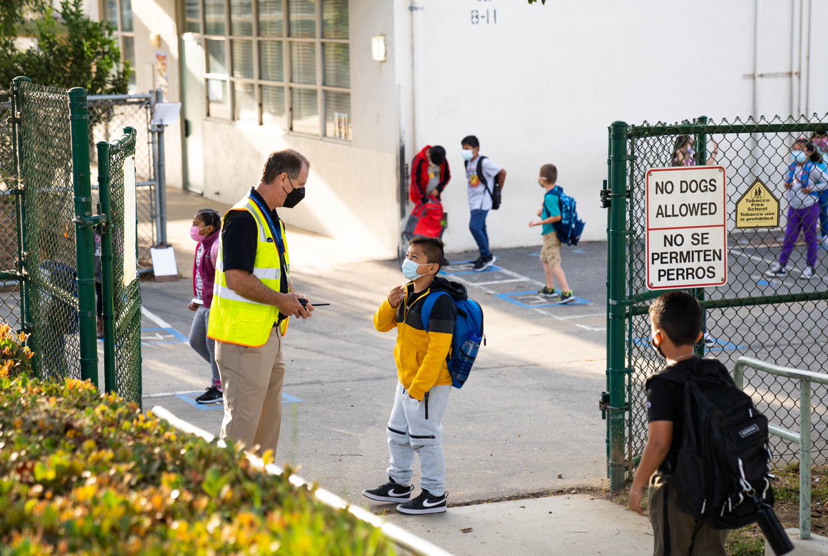 SheridanWay_PPS's tweet photo. @DrRogerRice takes over at Sheridan Way in “A Day on the District” as a Playground Supervisor. Thank you Dr. Castro and Mr. Taylor for also joining us throughout the day. It’s always a treat to have district admin visit us❤️ https://t.co/h0h9Ccwbeu