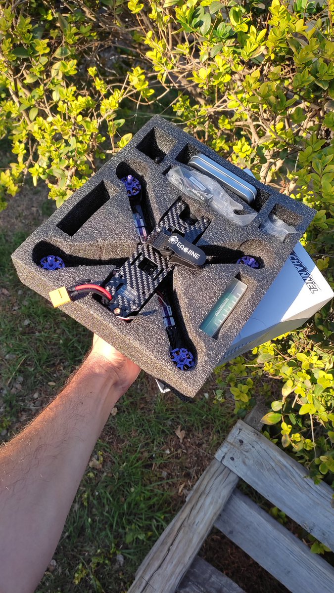 AudiovisualOjo's tweet photo. Acá haciendo el diagnóstico de un nuevo paciente Que llegó desde Los Andes ¿Qué es lo malo? En la historia de Instagram lo comento #FPVChile #dronechile #tallerDeFPV #Chile https://t.co/roMATBZ8wC https://t.co/Qzq3vAulvu
