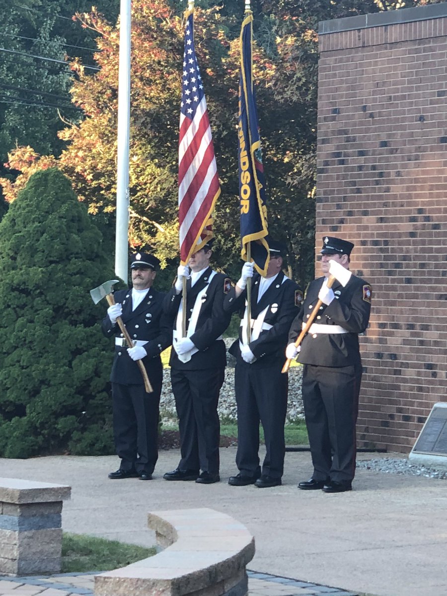 SouthWindsorCT's tweet image. Tonight we took a moment to remember and #NeverForget those who lost their lives on 9/11.