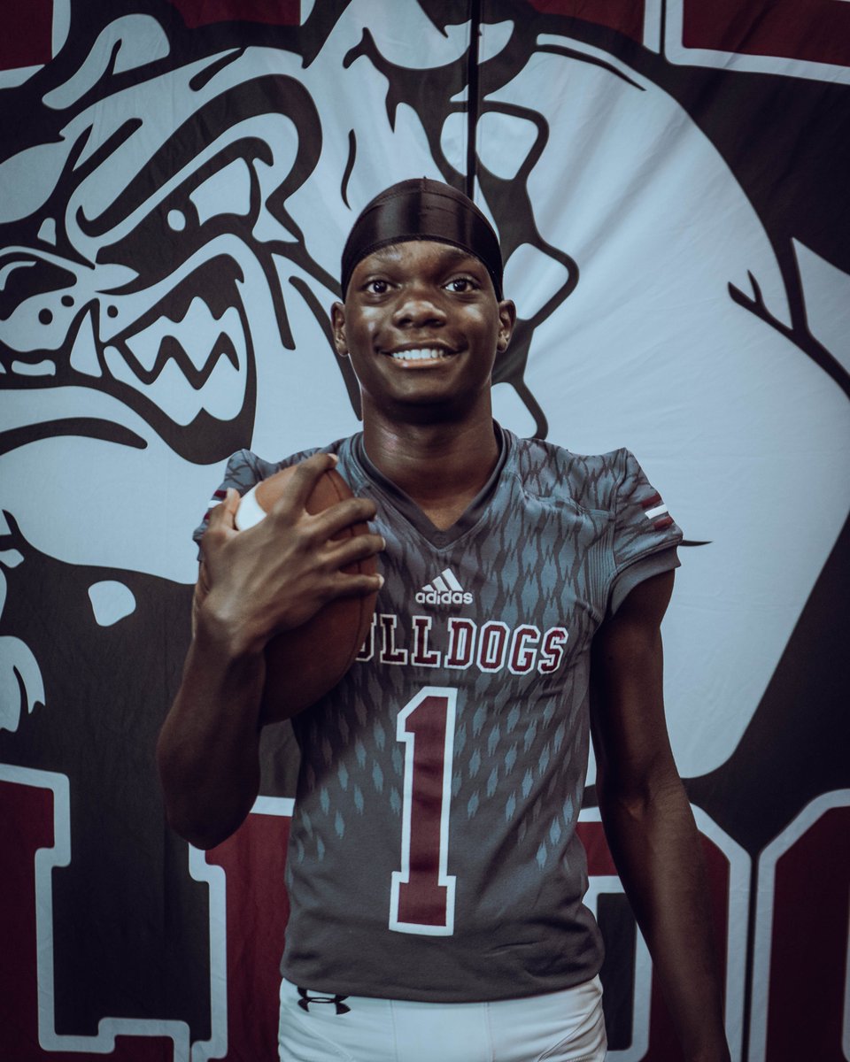 waller_football's tweet photo. Huge INTERCEPTION by @_malikedwards__ !! https://t.co/v7AhEj6xQd