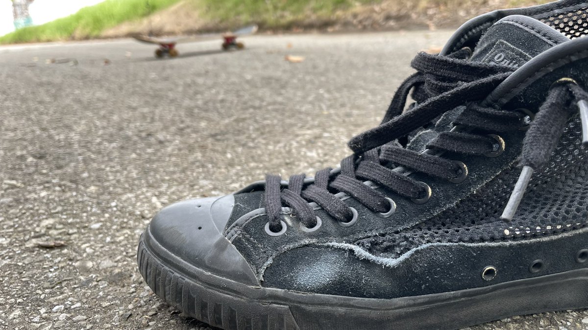 縦コーン会社員 Kei 穴 開きました スケートボード スケボー スケーター