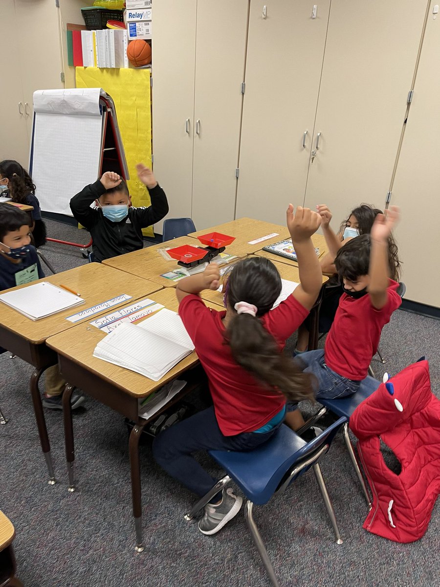 EduTechOnBlast's tweet photo. Mr. Cantor is rocking it out with his little scientists. Mr.Cantor’s little scientists are always excited about the explore days! Today they learned about heavier and lighter using the pan balance. @AliefScience @Best_Bulldogs #handson #explorewithscience #aliefisd #firstgrade https://t.co/QgpXetDmsd
