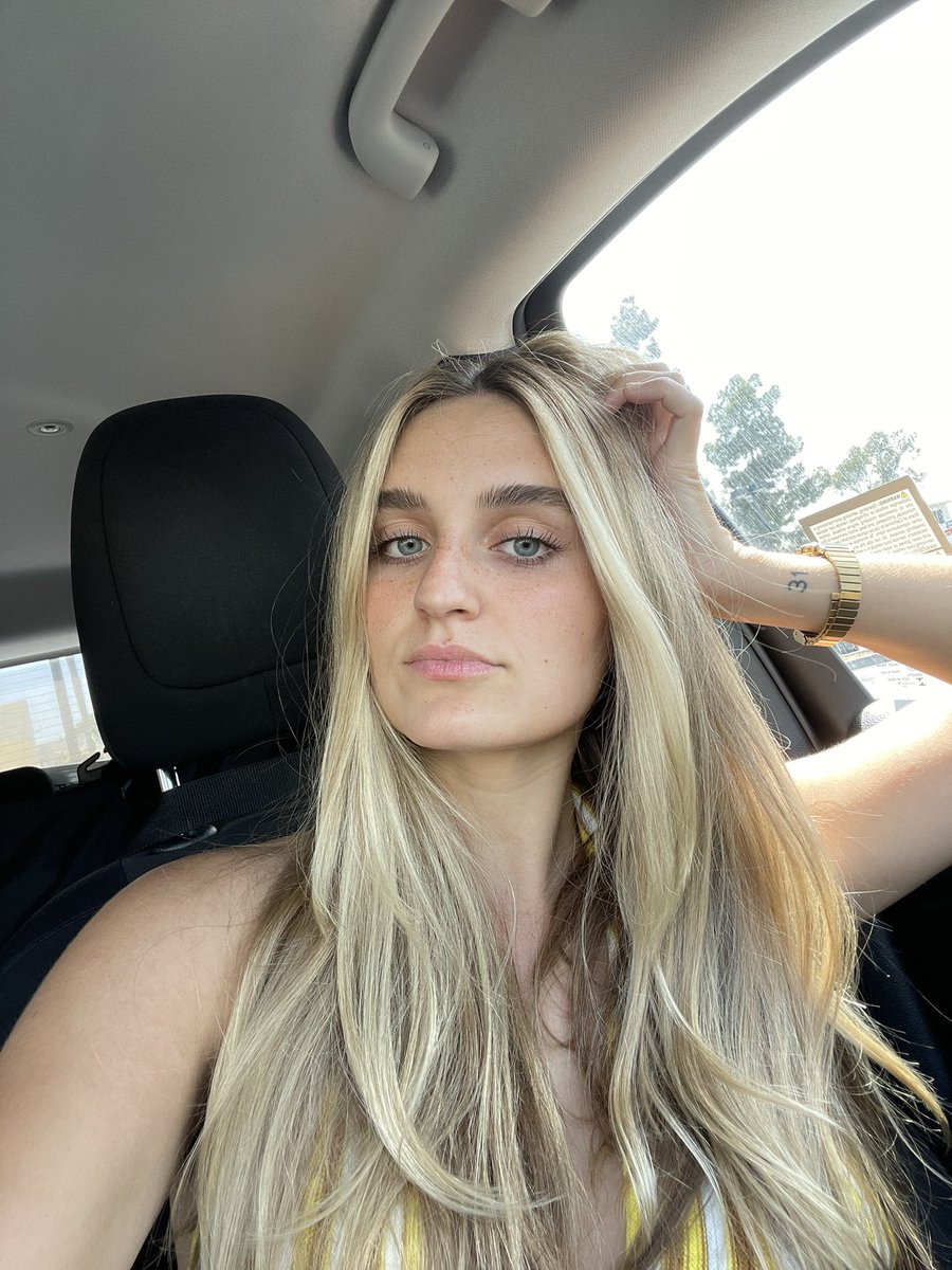strawbari_'s tweet photo. It’s giving crackhead from Louisiana 😍😍😍 https://t.co/PB8OsC80iO