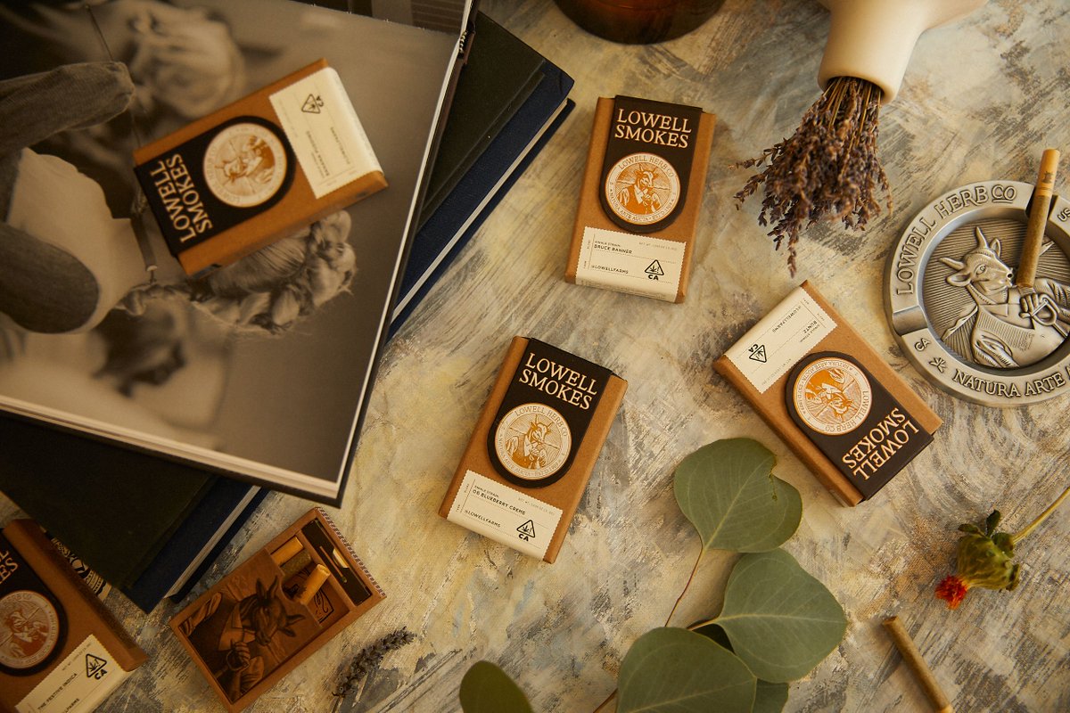 LowellFarms's tweet photo. Introducing #SingleStrain Lowell Smokes. 🌱
What strain do you want to see in a pack of #LowellSmokes? 🍃
We'll send a #LowellHerbCo ashtray to one lucky fan that retweets & replies to this post. 🔥 https://t.co/A0wliicinW