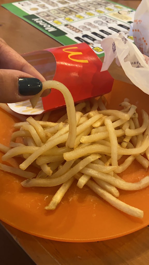 BeQueen22's tweet photo. @McDonalds wow…totally uncooked fries is next level disappointing https://t.co/0QiYDDEcyJ
