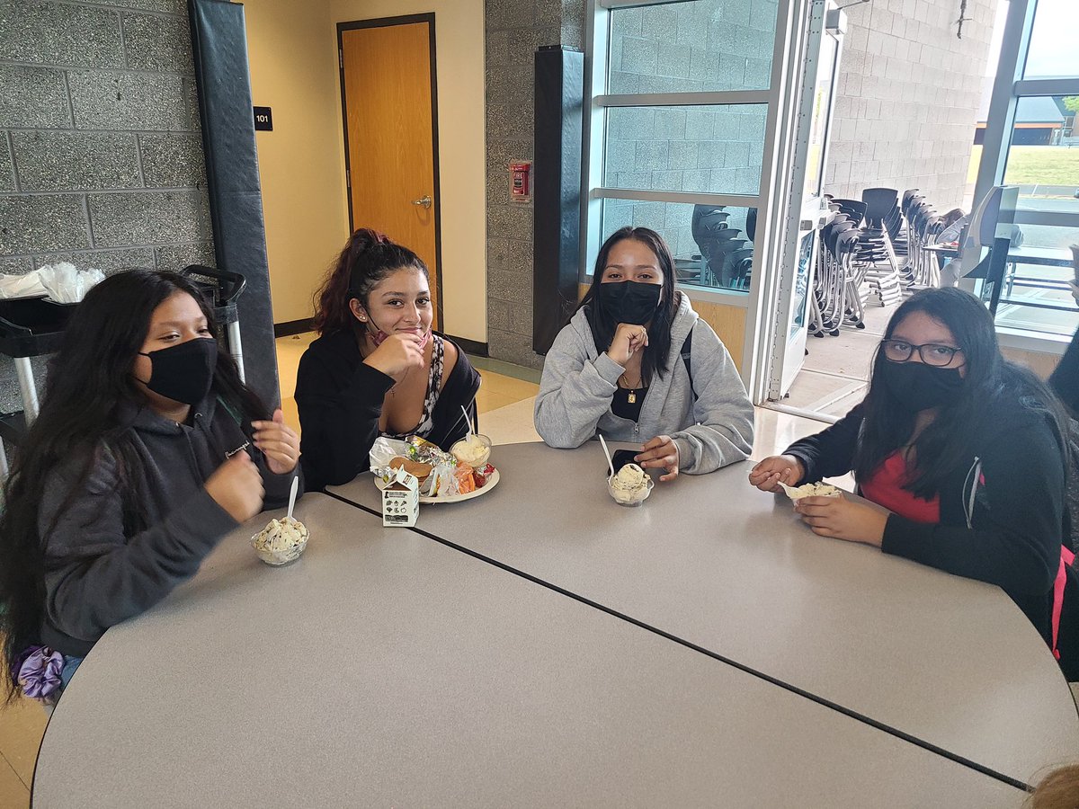 STHS_Titans's tweet photo. Today at lunch, we celebrated a great first week back to School!! 🍦 🍨 https://t.co/Dh3xA0EofA