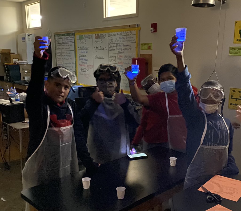 MrsIvey's tweet photo. H2O2 + C14H10O4= 💡 https://t.co/kTX8UdpyVp