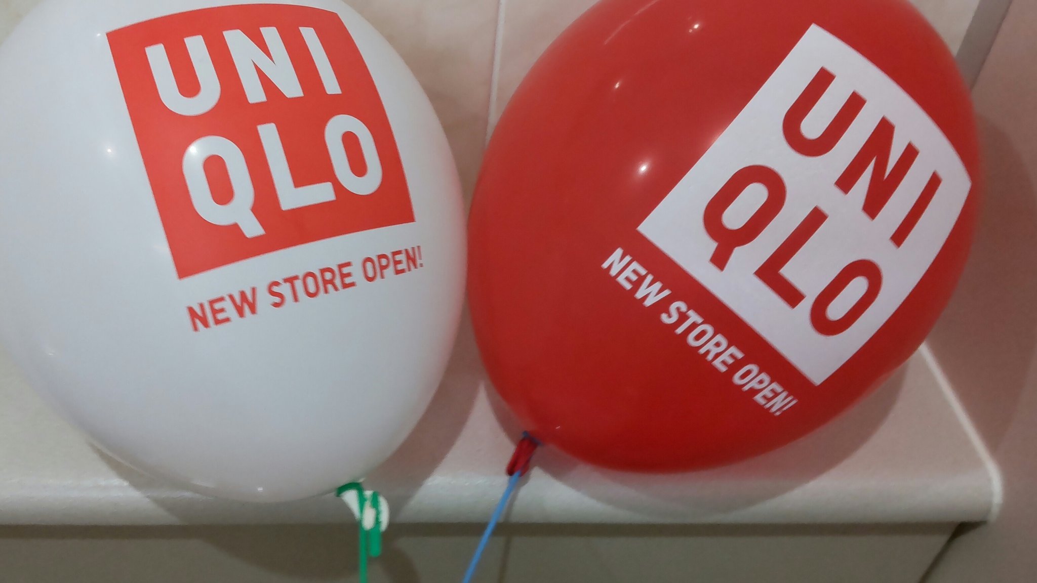 Toshi From Kyoto 風船専用垢 Twitter પર やっと地元に Gu と ユニクロ の 新規出店が久々にあり 念願の Gu と ユニクロ 赤 白 風船 S Sｹﾞｯﾂ 出来ました T Co Pswgxlcvmo Twitter