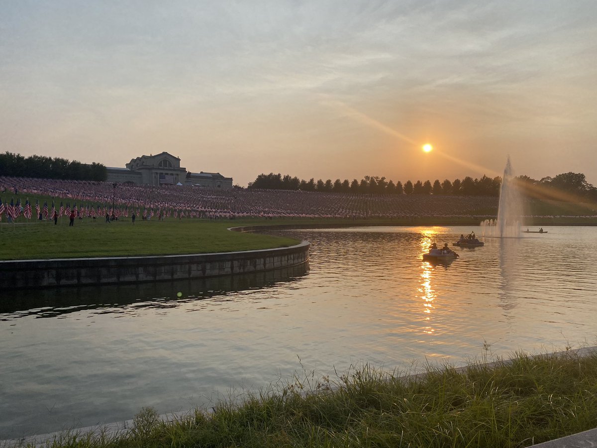 jspujji's tweet photo. Remembering the victims and heroes of 9/11.
7500 flags for every victim, first responder and veteran who lost their life.
Art Hill, Forest Park, St.Louis, MO USA
#NeverForget911 #flagsofvalor https://t.co/SxKyI0Ip5n
