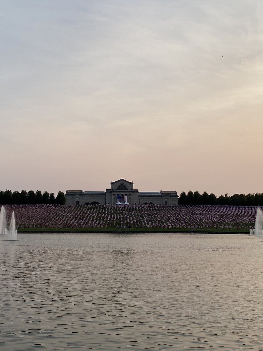 jspujji's tweet photo. Remembering the victims and heroes of 9/11.
7500 flags for every victim, first responder and veteran who lost their life.
Art Hill, Forest Park, St.Louis, MO USA
#NeverForget911 #flagsofvalor https://t.co/SxKyI0Ip5n