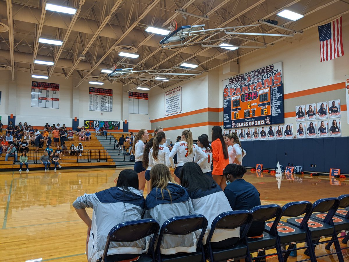 Lots of ❤️ demonstrated tonight by our #7LSpartanStrong <a href="/7LakesVBnews/">SevenLakesVolleyball</a> #LetsGoSpartans