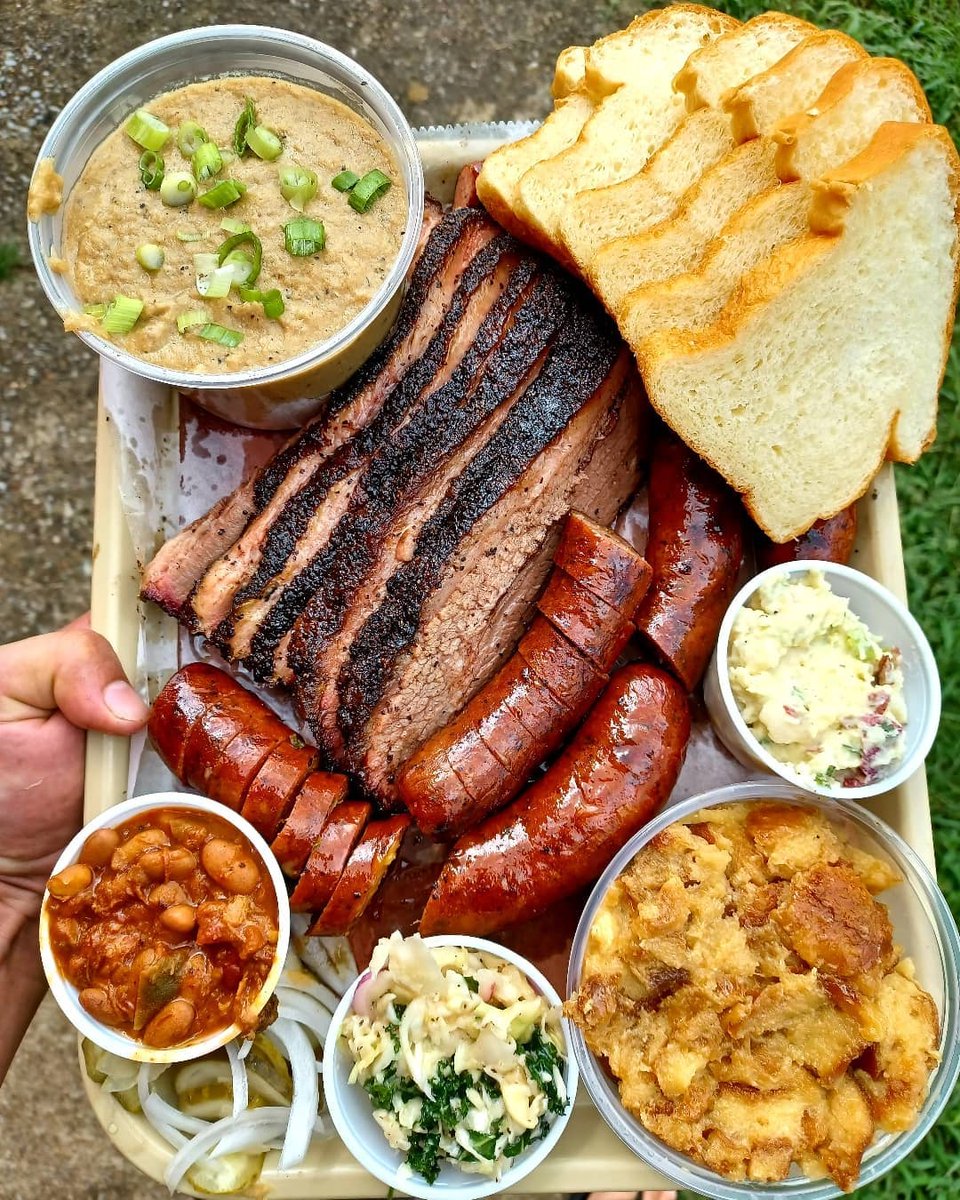 🥰

(📸: goodthingsbbq on IG)

#brisket #sausage #beans #bbq