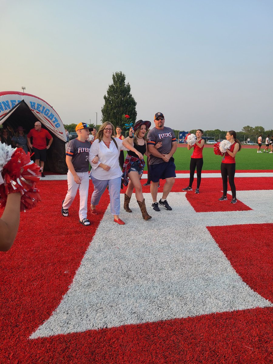 Congratulations to our best, brightest, and only senior Mallory Eastman! She is a champ and we are so proud to call her our president. 💪🌞🔥