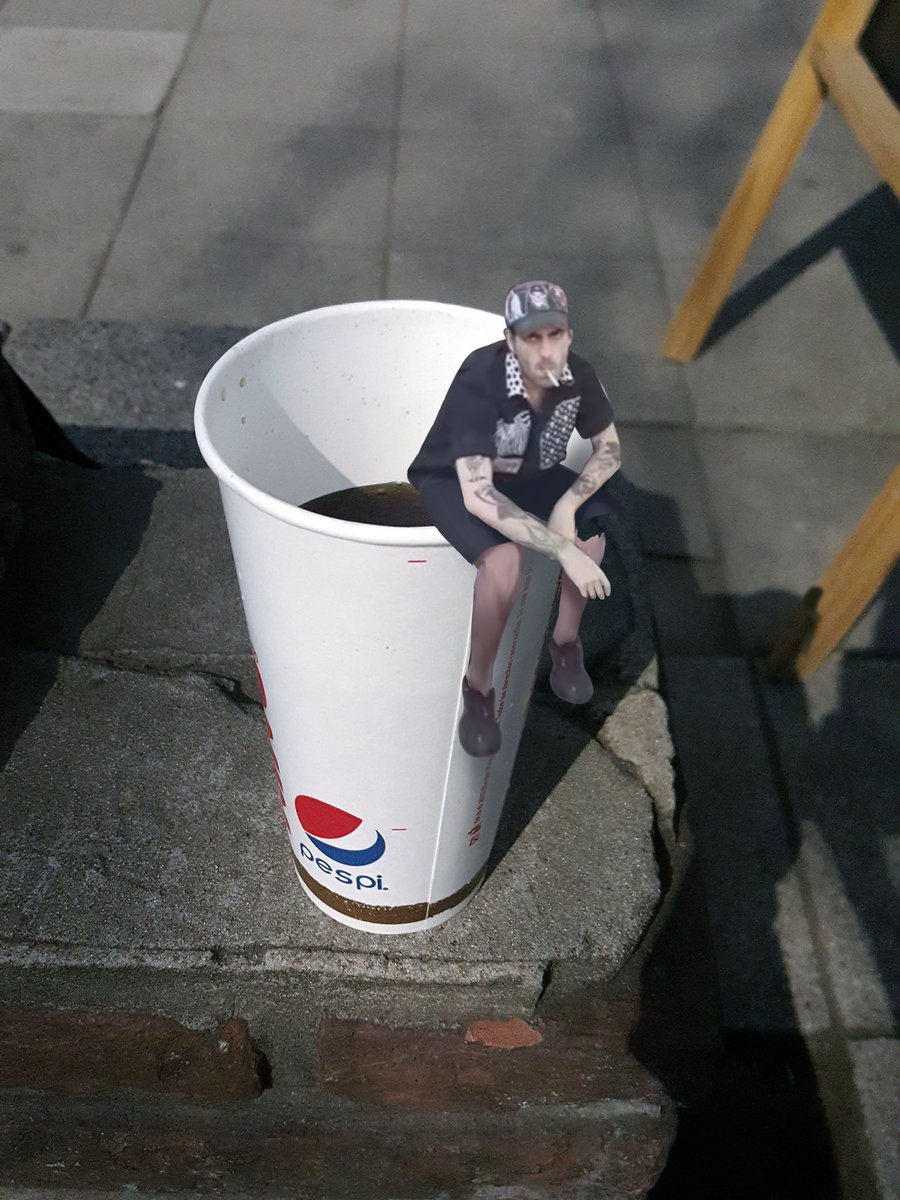 FabrizioPropato's tweet photo. @CENIZEN en un vaso de pespi https://t.co/V5Hwoq7i1O