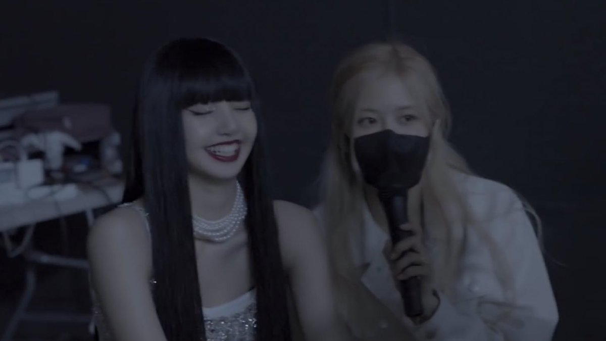 roseannepics's tweet photo. chaelisa https://t.co/GoS0zFQopz