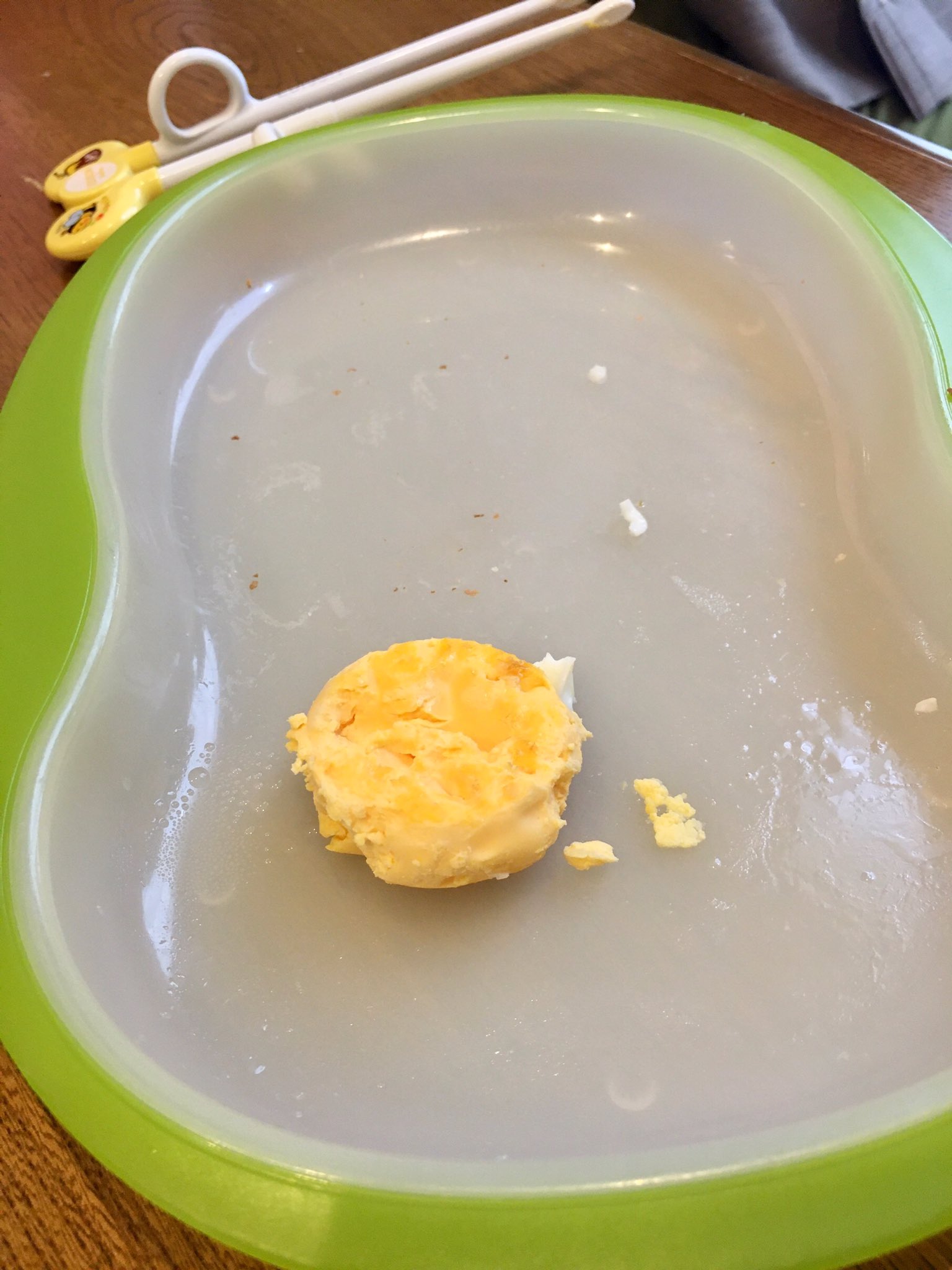 みやぎ ４歳児氏 目玉焼きは白身ばっかり食べる 黄身を絶対に食べないなら最初から出さないんだけど たまに食べる 玉子焼きにすれば全部食べるんだけど 私が圧倒的目玉焼き派なのと面倒なのでつい目玉焼きにしちゃう で こうなる T Co