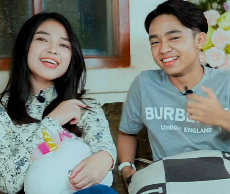 inialn_'s tweet photo. Salut bgt sm 2 anak ini yg ga pernah pergi yg ga saling menjatuhkan bahkan d situasi terburuk sekalipun mereka justru saling menggenggam dan menguatkan 1 sm lain definisi sahabat hidup banget sih iniii💙💜#sahabattakakanpergi #SetiaItuNyata #betrandpetoputraonsu #AnnethDelliecia https://t.co/wJX3I1Jkla