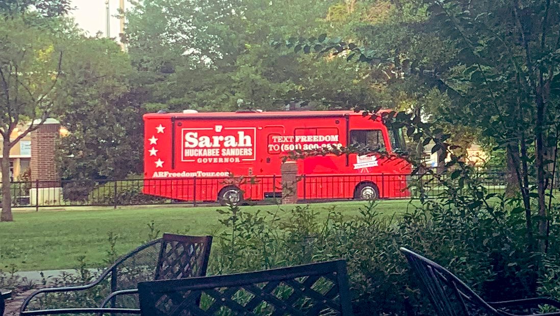 DadHarding's tweet image. 🚨 Stranger Danger Alert.  There’s a weird van on campus passing out empty promises. Beware. 🚨