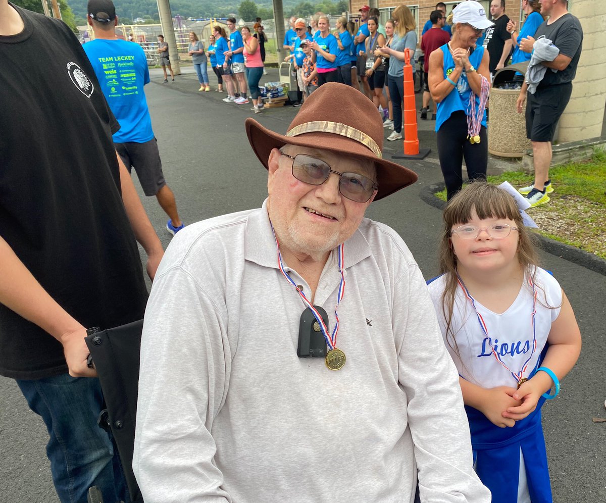 rorob543's tweet photo. My dad and Tess
❤️❤️#ryansrun https://t.co/sTeLEwMpA2