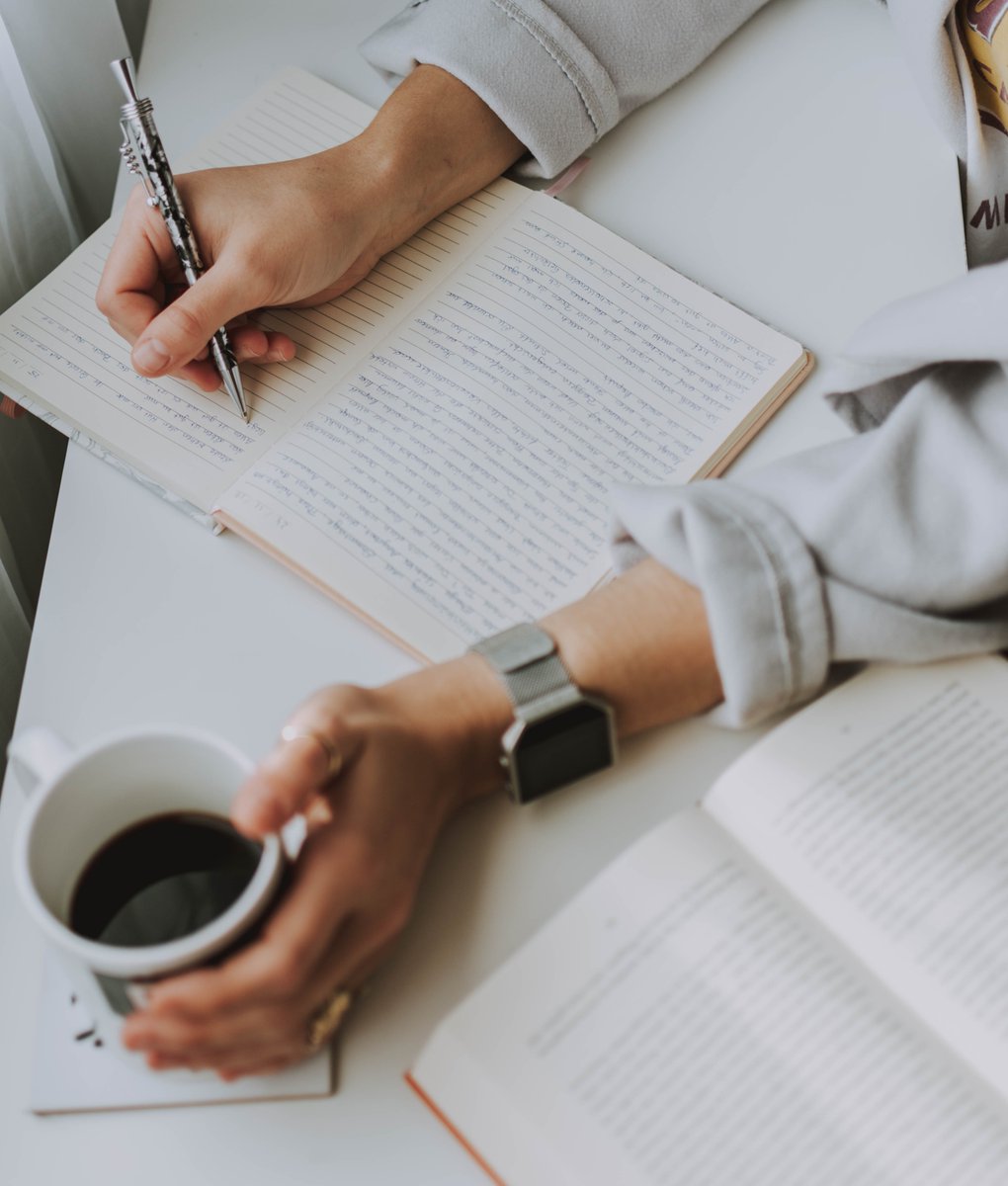 kushlani_ds's tweet photo. 💡#Marketing #MotivationMonday 

Simplicity in writing is so underrated. Rather than trying to sound intelligent, stick to clear and concise content with a clear call to action.

#WritingCommunity #ContentCreation https://t.co/sh9Gcg0AIe