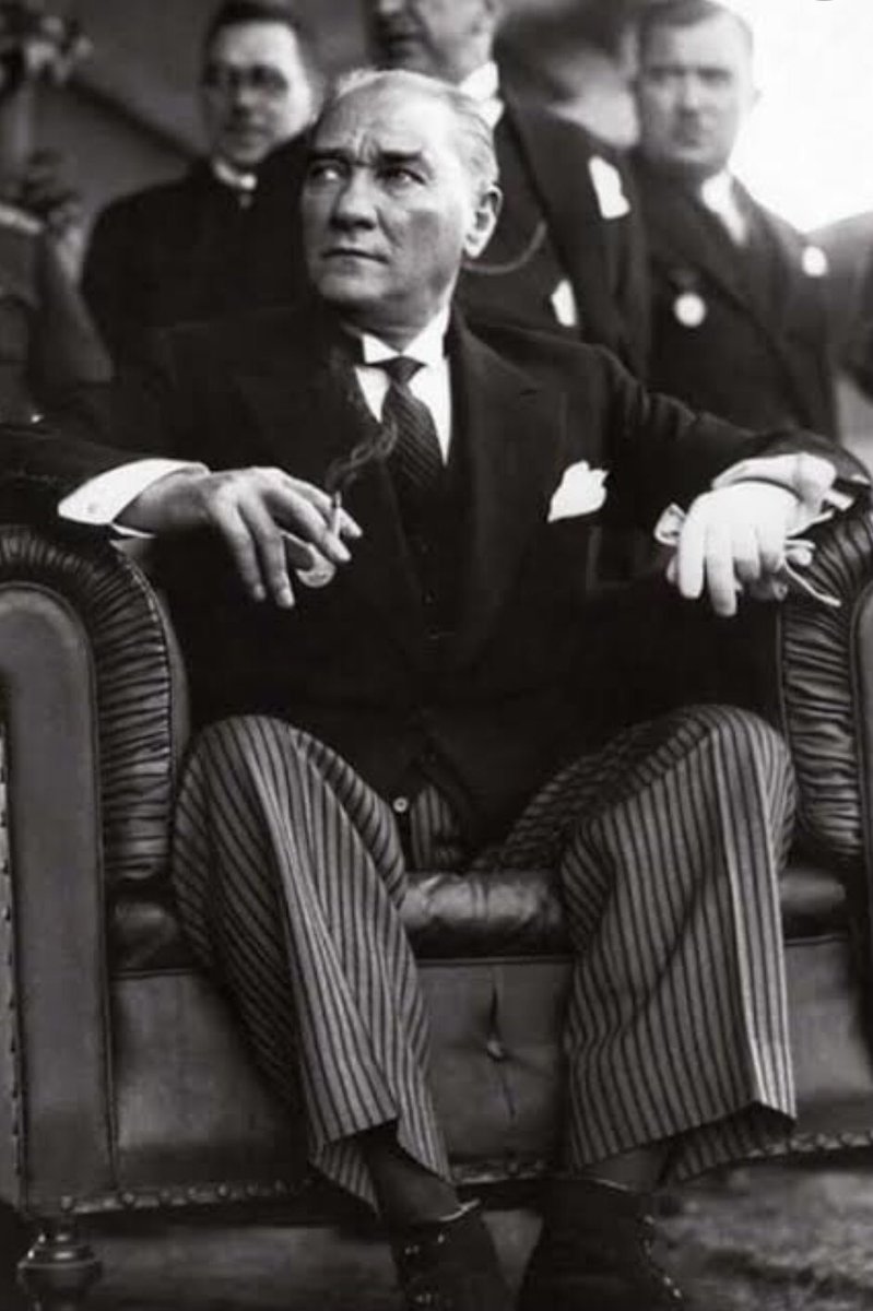 Önce "O" inandı..

Sonra bir "Millet" inandı. 

"Zafer" işte o zaman kazanıldı!  🇹🇷 🇹🇷  #ZaferYolumuz